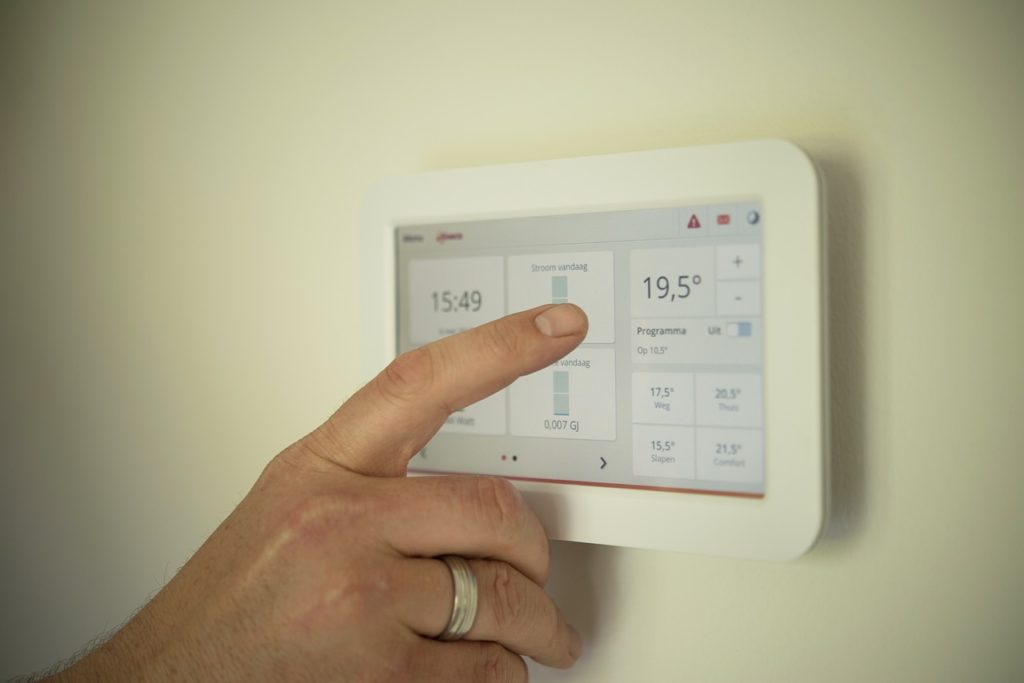 setting the thermostat